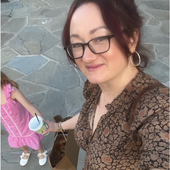 Meet your Posher, Holly - Picture 2 of 2